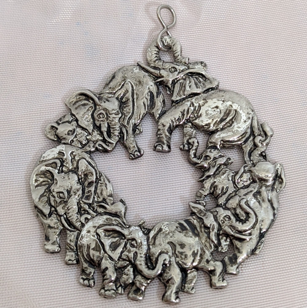 Vintage 1991 Arthur Court Elephant Circle Pendant